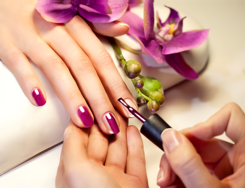 Ricostruzione unghie: di cosa hai bisogno per una manicure perfetta?